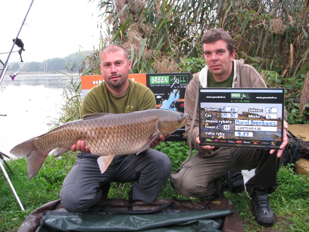 Na záver pekný amúr 9,57 kg.jpg